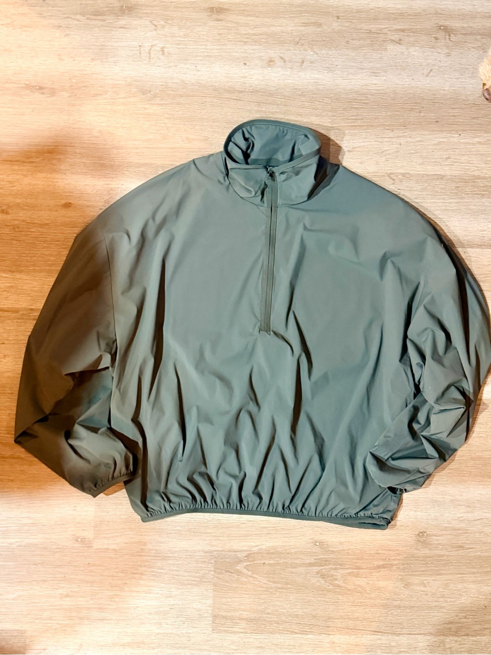 FEAR OF GOD ESSENTIALS Half-zip Mockneck Sweatshirt in Stretch Woven Nylon